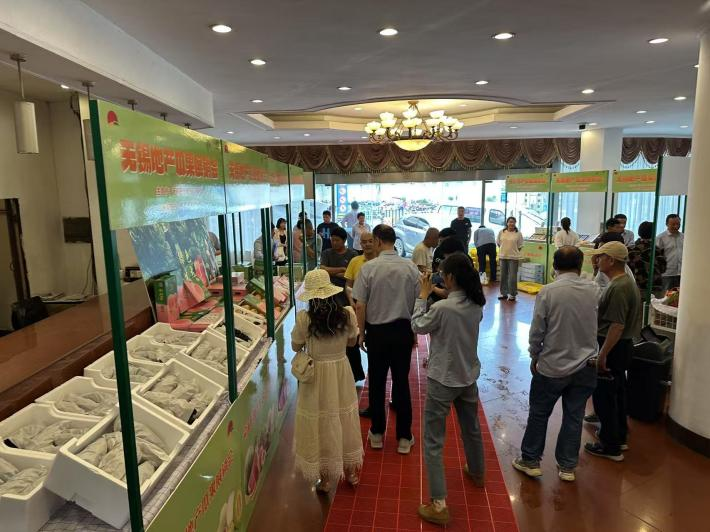 產(chǎn)銷(xiāo)對(duì)接新探索，地產(chǎn)瓜果展銷(xiāo)打造品牌新名片